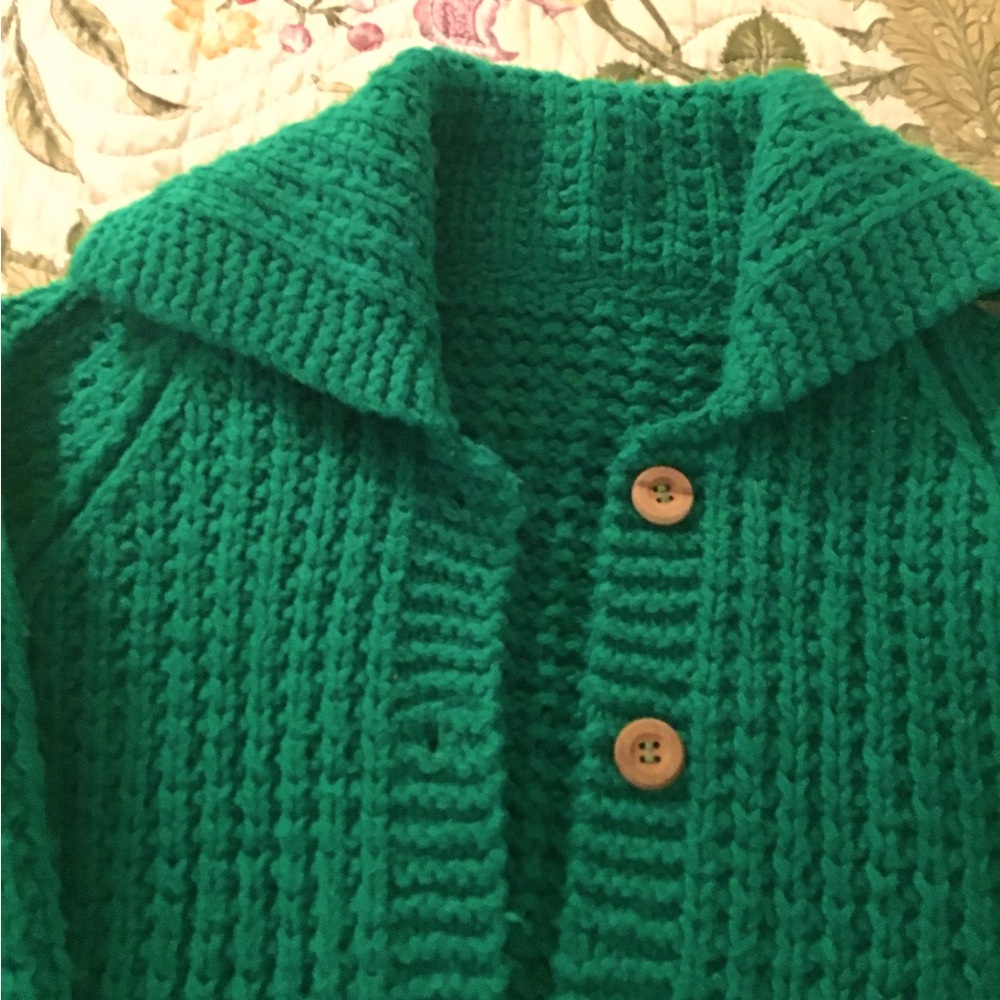 HAND KNITTED GREEN SWEATER HEAVIER  WEIGHT COATIGN.